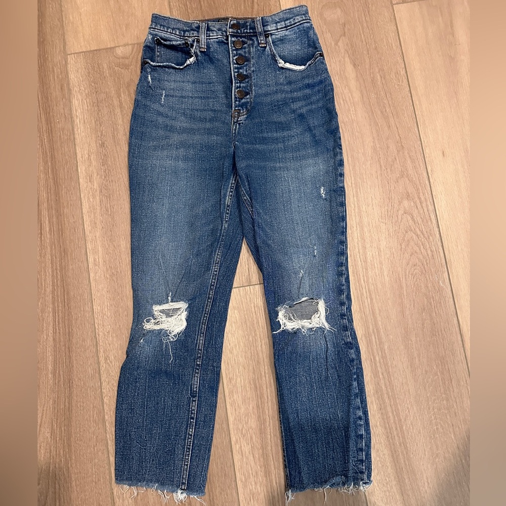 Abercrombie & Fitch | Ultra High Rise Mom Jean